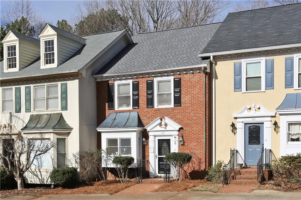 3 bedroom, 2,800 sq ft townhouse sold at 210 Brantley Road, Atlanta, GA 30350
