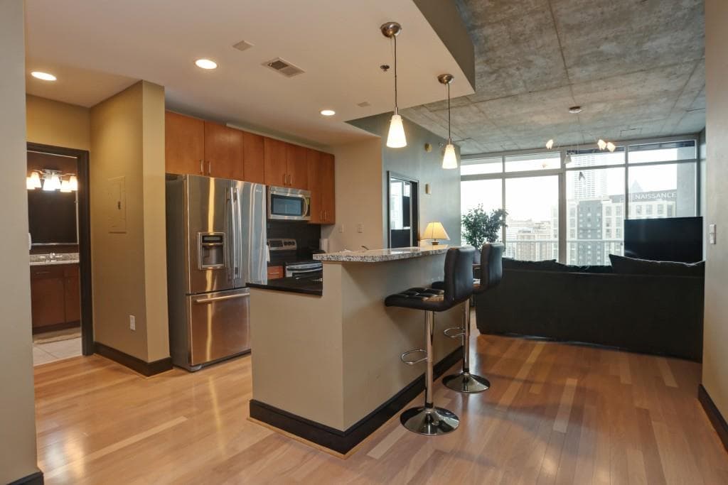 1 bedroom, 828 sq ft condominium sold at 44 Peachtree Place 1733, Atlanta, GA 30309