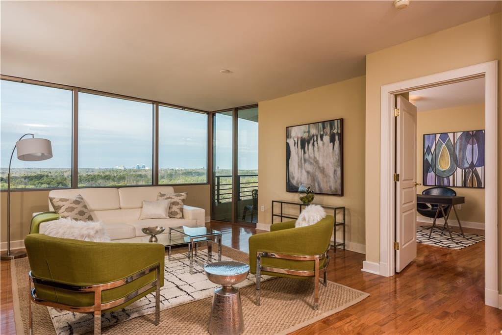 3 bedroom, 2,245 sq ft condominium sold at 700 Park Regency Place 1901, Atlanta, GA 30326