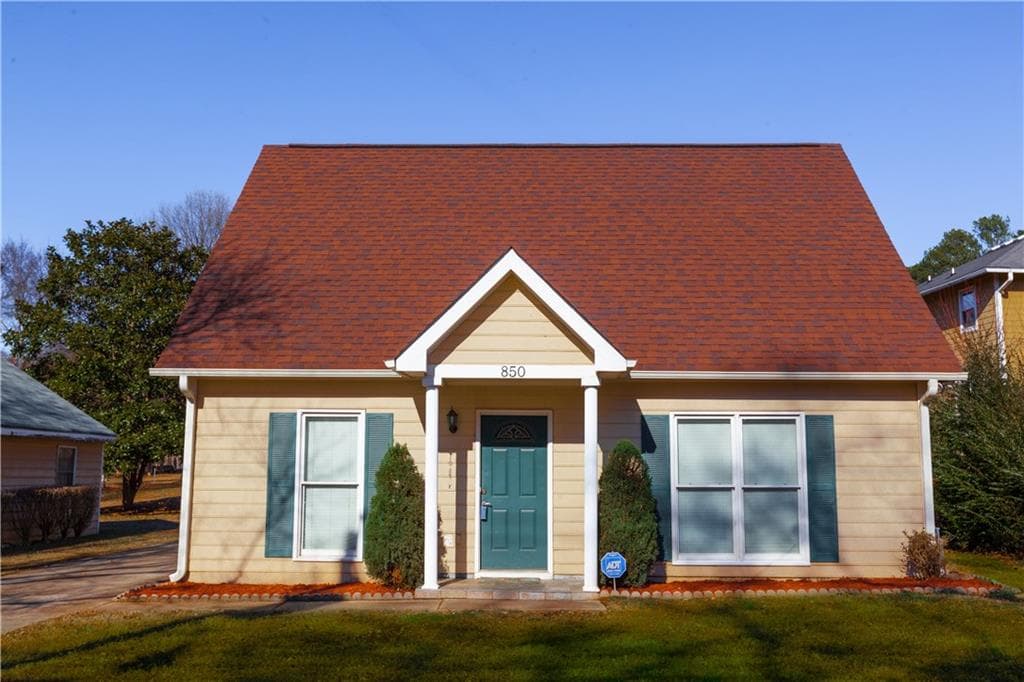 4 bedroom, 1,299 sq ft single family residence sold at 850 E Confederate Avenue, Atlanta, GA 30316