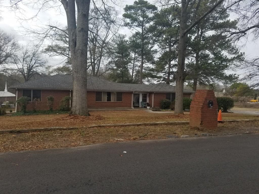 4 bedroom, 2,046 sq ft single family residence sold at 27 Howell Drive, Atlanta, GA 30331