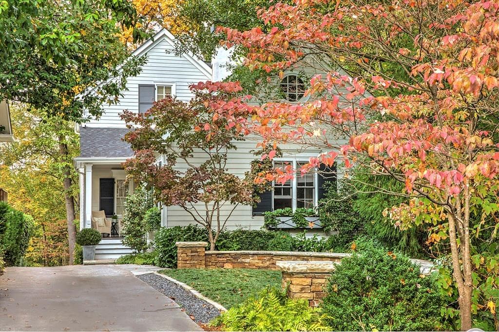 4 bedroom, 3,168 sq ft single family residence sold at 272 Lakeview Avenue, Atlanta, GA 30305