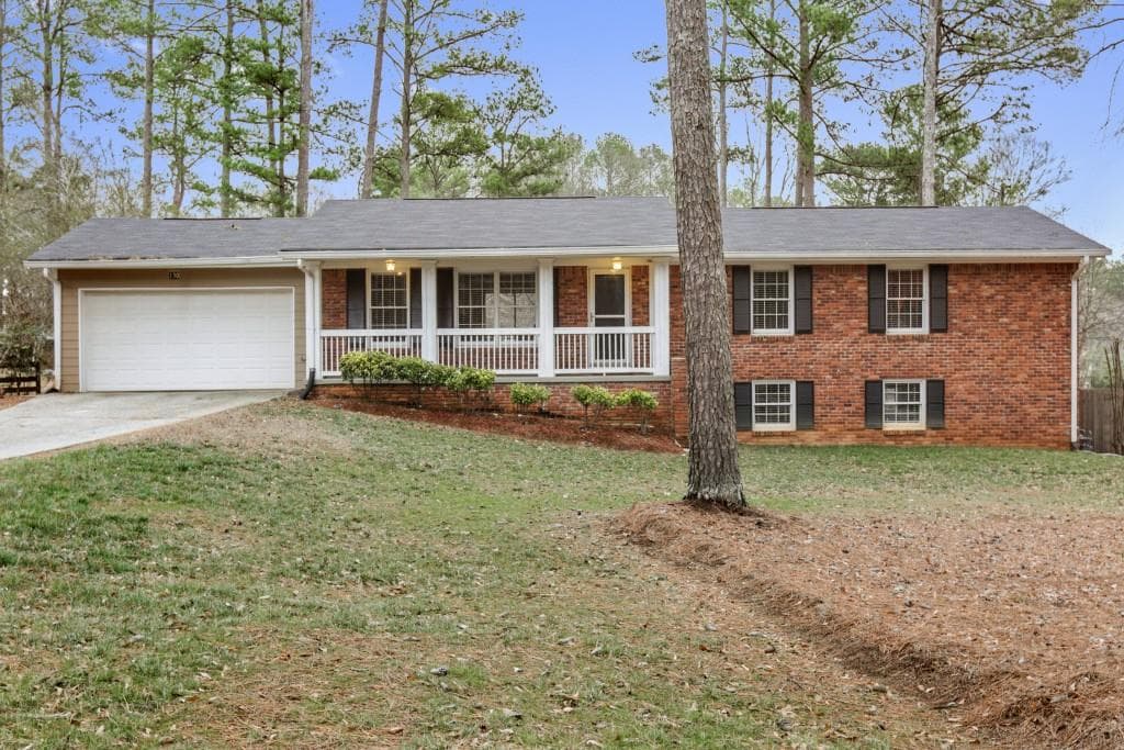 3 bedroom, 1,368 sq ft single family residence sold at 130 Jade Cove Drive, Roswell, GA 30075