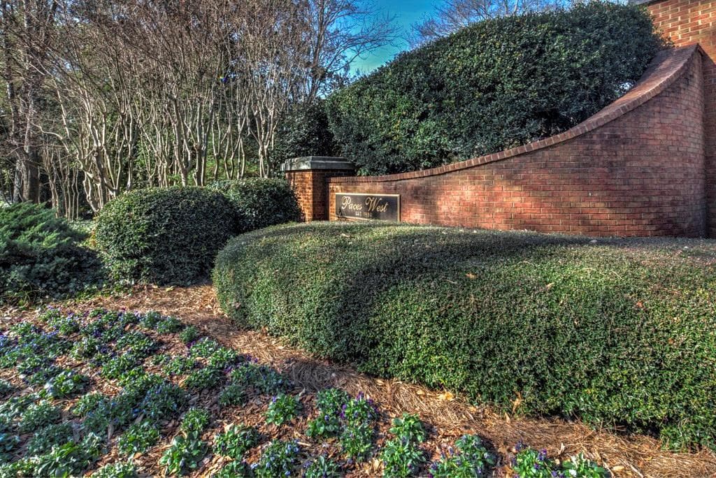 3 bedroom townhouse sold at 63 Paces West Drive, Atlanta, GA 30327