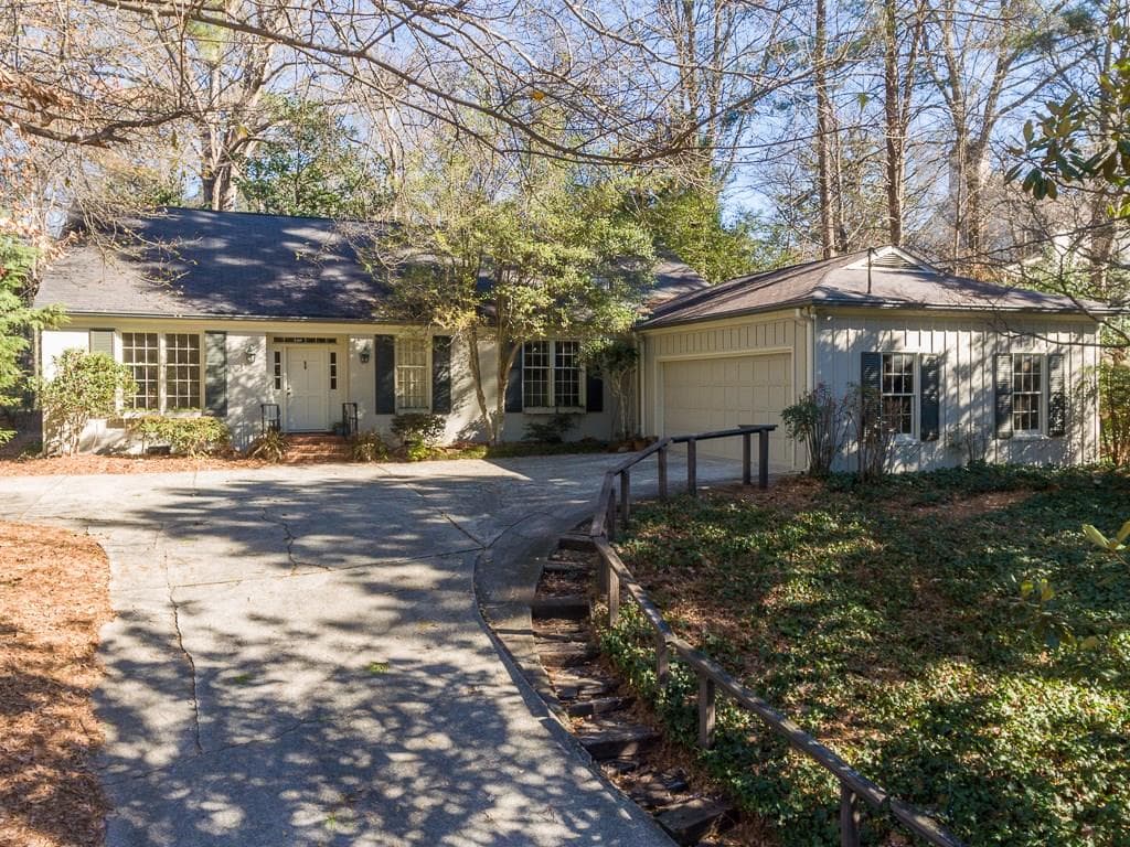 4 bedroom, 3,677 sq ft single family residence sold at 3370 Rockingham Drive, Atlanta, GA 30327