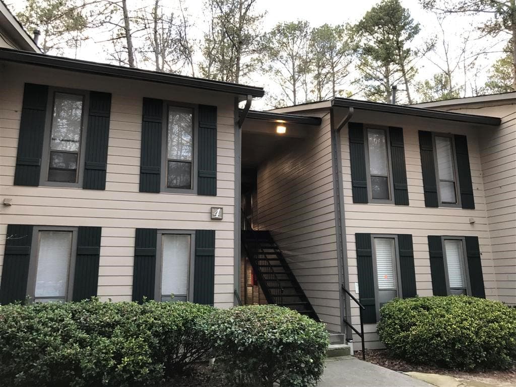 2 bedroom, 1,173 sq ft condominium sold at 9400 Roberts Drive 4B, Atlanta, GA 30350