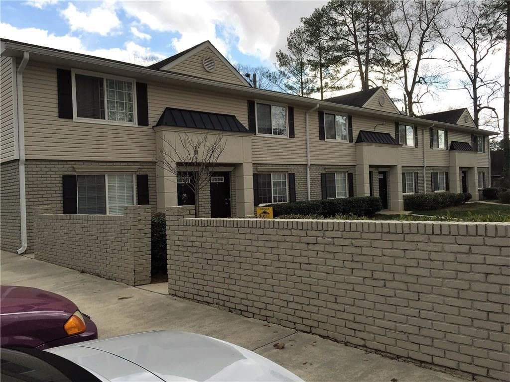 2 bedroom, 1,000 sq ft townhouse sold at 6940 Roswell Road 6B, Atlanta, GA 30328