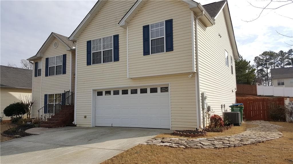 4 bedroom, 2,479 sq ft single family residence sold at 293 Adams Lake Drive, Lawrenceville, GA 30046