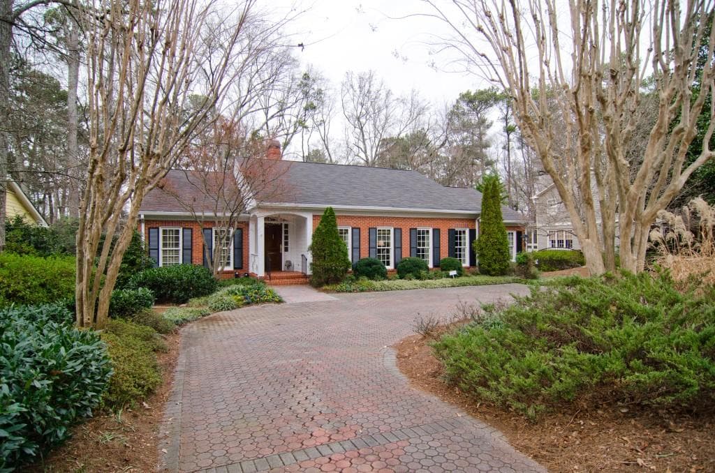 4 bedroom, 7,923 sq ft single family residence sold at 2496 Hyde Manor Drive, Atlanta, GA 30327