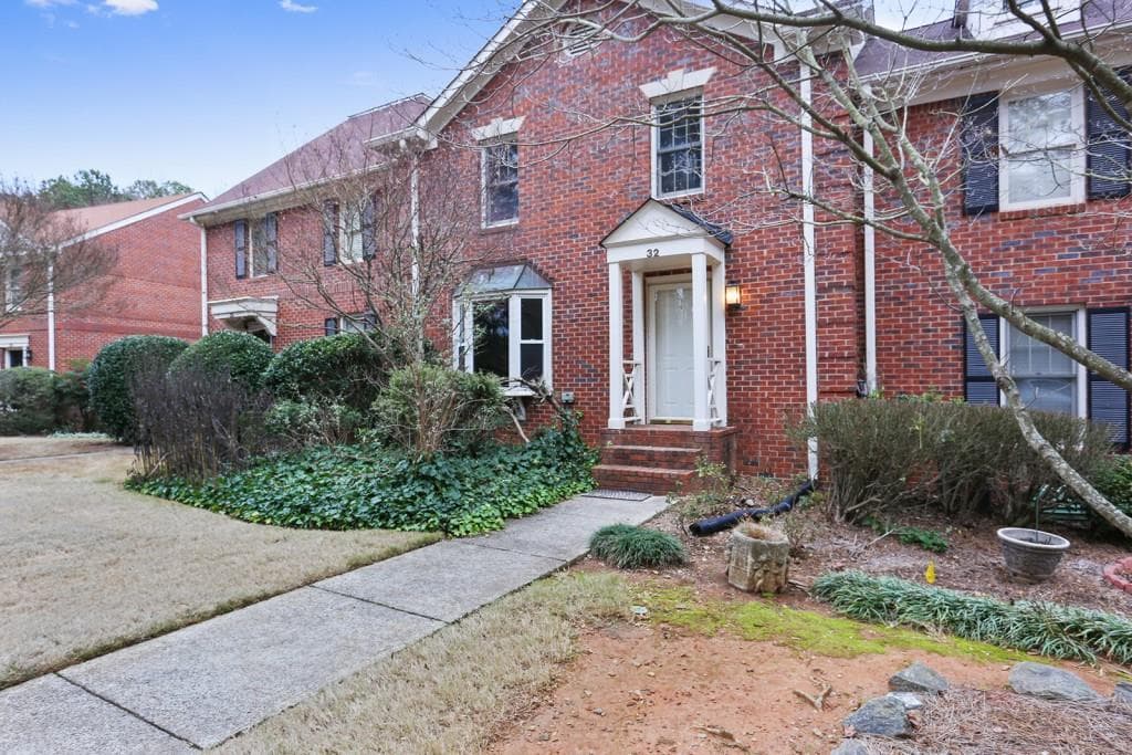 32 Huntington Place Drive, Sandy Springs, GA 30350 — most recent listing photo