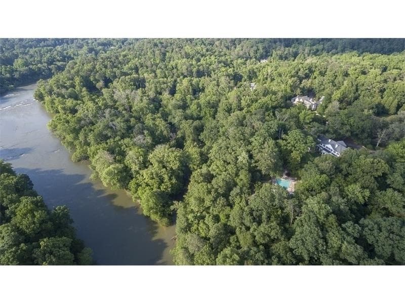 4 bedroom, 7,526 sq ft single family residence sold at 2022 W Paces Ferry Road, Atlanta, GA 30327