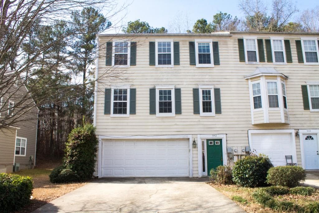 3 bedroom, 1,702 sq ft townhouse sold at 942 Vintage Pointe Drive, Lawrenceville, GA 30044