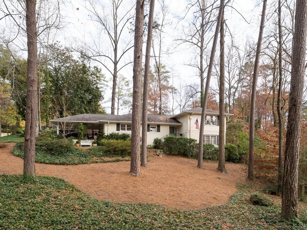3 bedroom, 2,490 sq ft single family residence sold at 504 Kingswood Lane, Atlanta, GA 30305