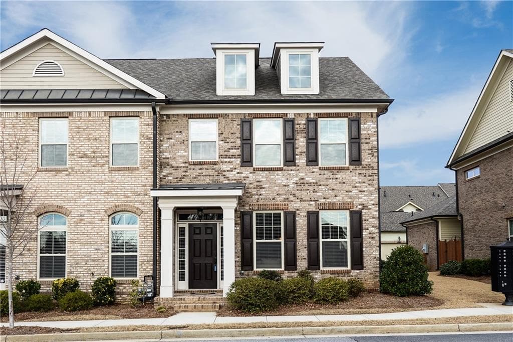 3 bedroom, 1,867 sq ft townhouse sold at 4199 Baverton Drive, Suwanee, GA 30024