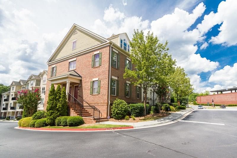 2 bedroom, 1,218 sq ft townhouse sold at 179 Le Gran Court, Atlanta, GA 30328