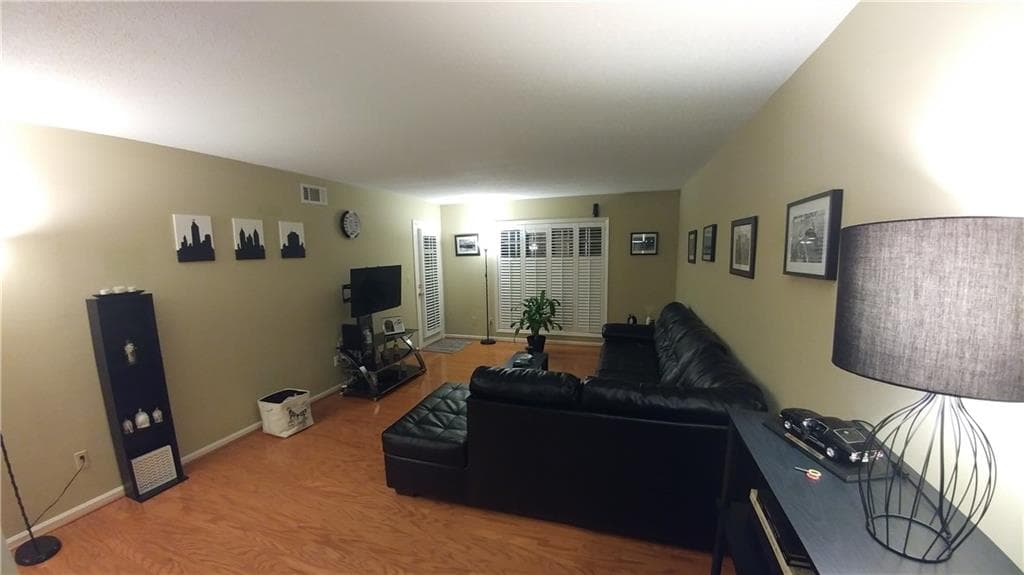 3 bedroom, 1,468 sq ft condominium sold at 6851 ROSWELL Road I-6, Sandy Springs, GA 30328