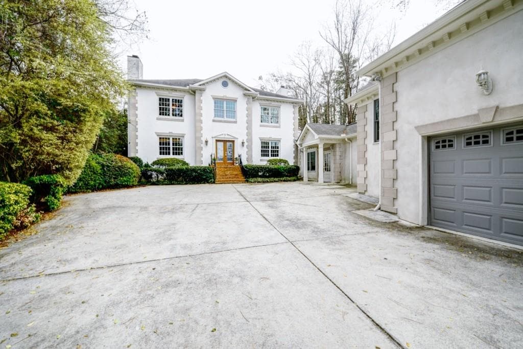 6 bedroom, 6,000 sq ft single family residence sold at 23 Brookhaven Drive, Atlanta, GA 30319