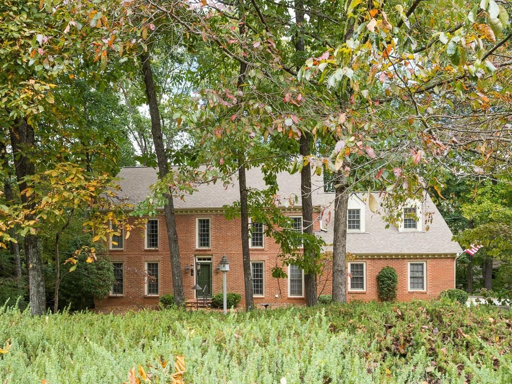 4 bedroom, 3,190 sq ft single family residence sold at 420 Hunters Crossing Drive, Atlanta, GA 30328