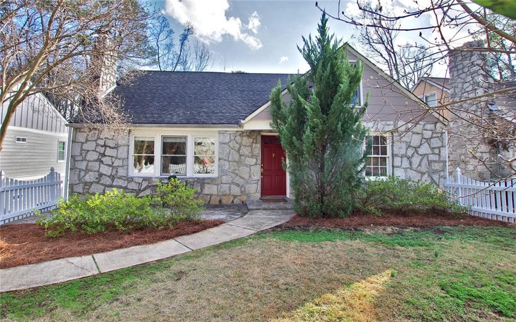 4 bedroom, 2,067 sq ft single family residence sold at 715 Courtenay Drive, Atlanta, GA 30306