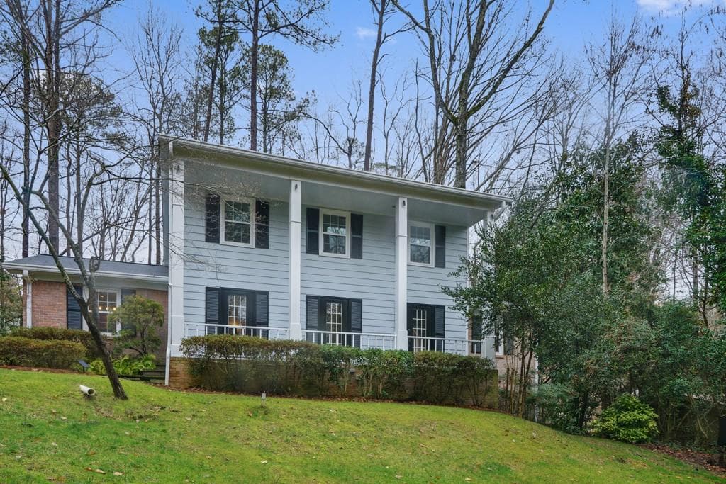 4 bedroom, 2,659 sq ft single family residence sold at 204 Devonwood Drive, Sandy Springs, GA 30328