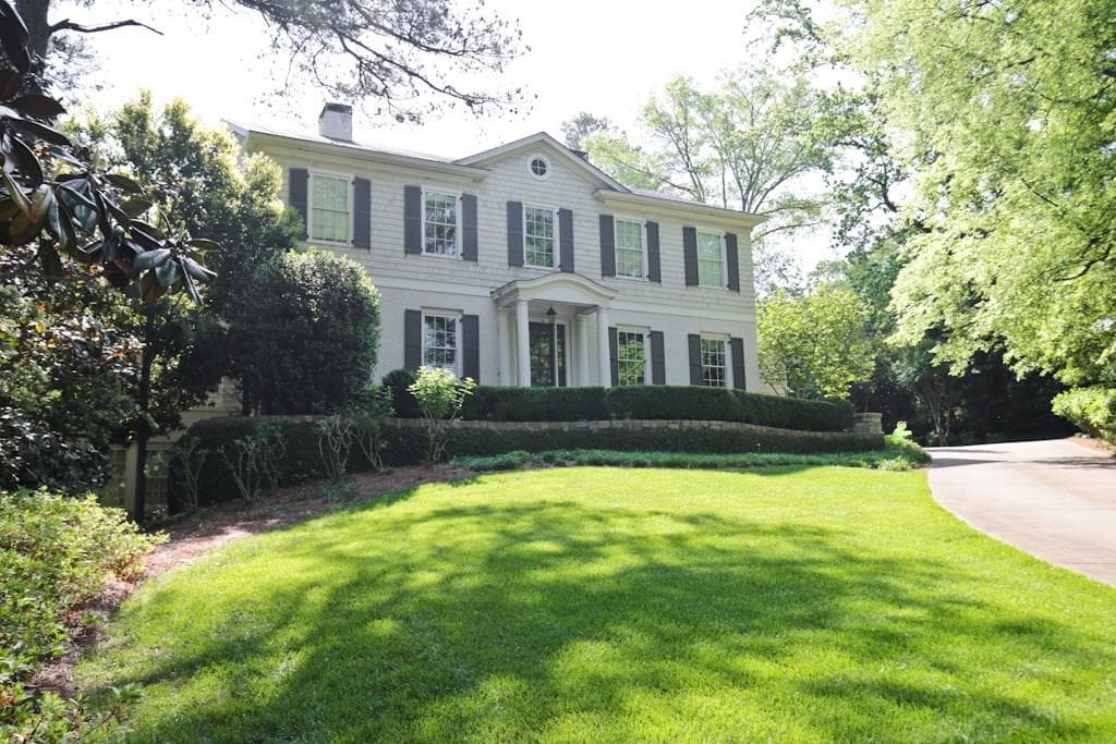 5 bedroom, 5,530 sq ft single family residence sold at 2777 Ridgewood Road, Atlanta, GA 30327