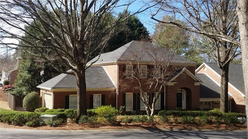 3 bedroom, 2,900 sq ft condominium sold at 7155 Roswell Road 2, Sandy Springs, GA 30328