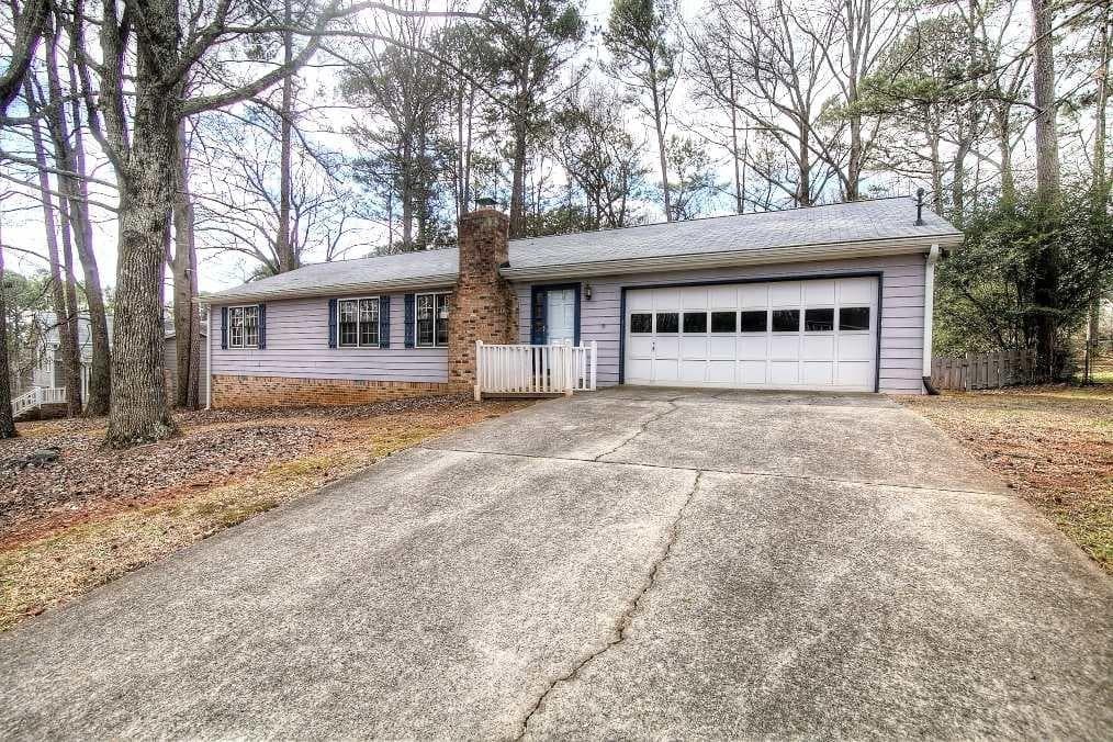 3 bedroom, 1,823 sq ft single family residence sold at 1541 Bentwood Drive, Lilburn, GA 30047