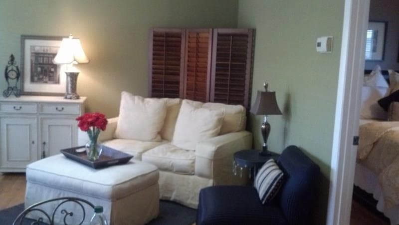 1 bedroom, 600 sq ft condominium sold at 986 Greenwood Avenue 8, Atlanta, GA 30306