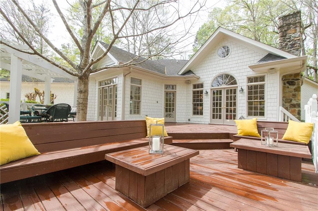 4 bedroom, 6,084 sq ft single family residence sold at 5251 Powers Ferry Road, Atlanta, GA 30327