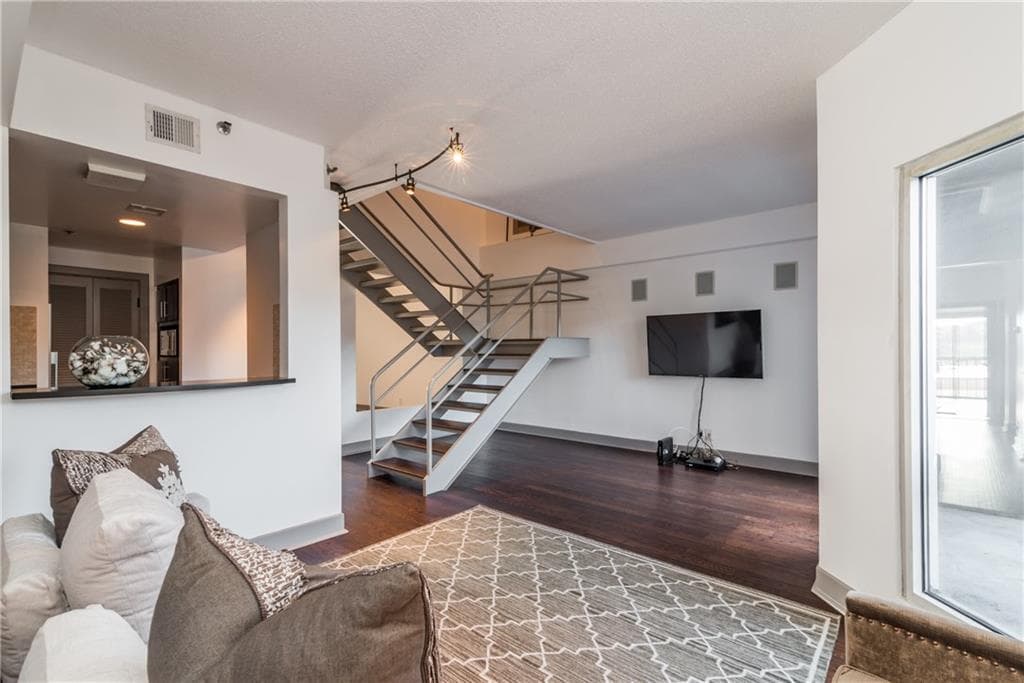 2 bedroom, 1,250 sq ft condominium sold at 587 Virginia Avenue 305, Atlanta, GA 30306