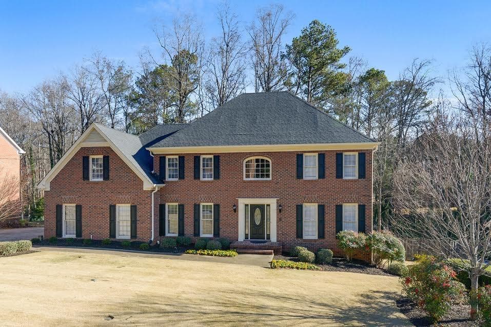 6 bedroom, 3,908 sq ft single family residence sold at 5143 Charlemagne Way, Lilburn, GA 30047