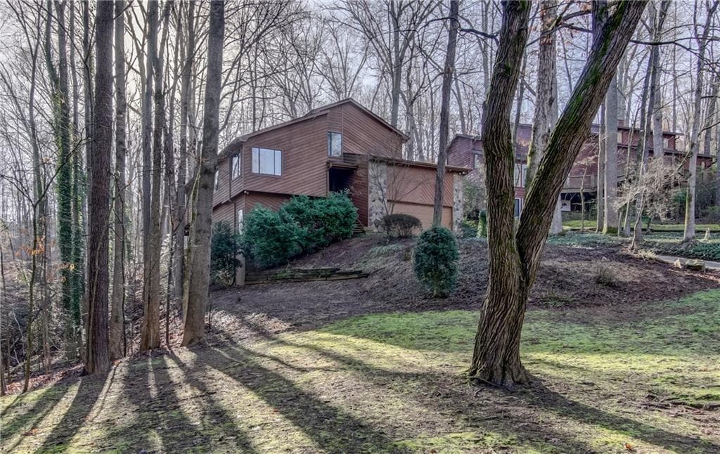 4 bedroom, 2,586 sq ft single family residence sold at 9440 Martin Road, Roswell, GA 30076