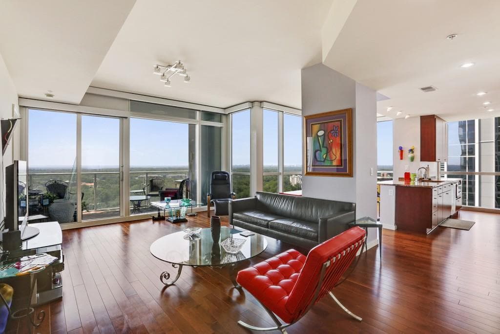 3 bedroom, 1,932 sq ft condominium sold at 3325 Piedmont Road 1902, Atlanta, GA 30305