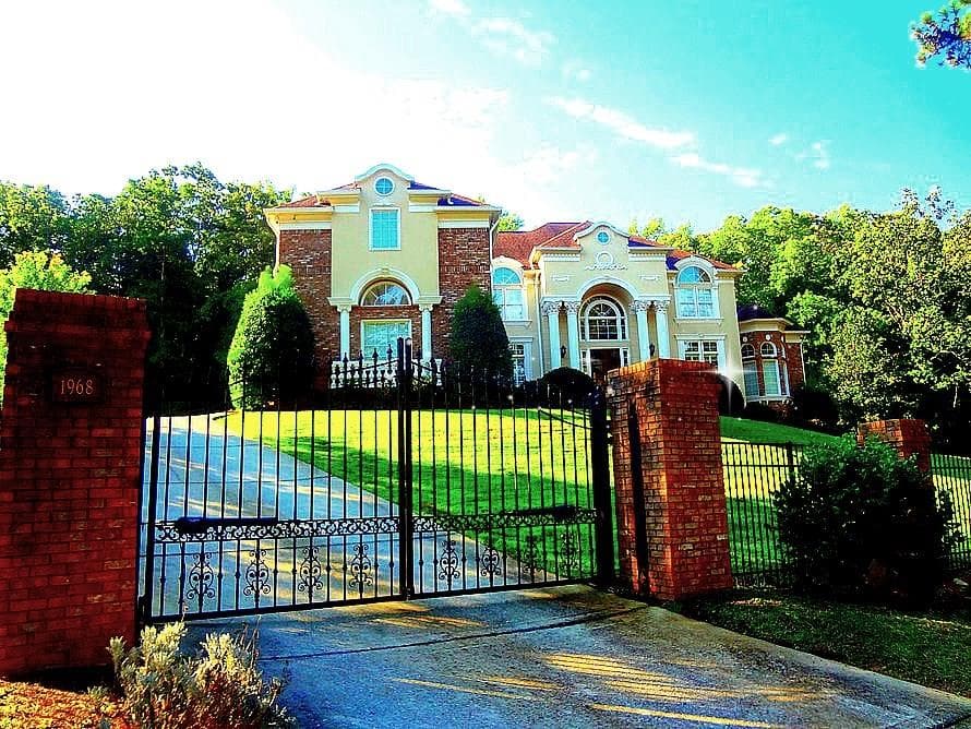 6 bedroom, 8,473 sq ft single family residence sold at 1968 Enon Road, Atlanta, GA 30331