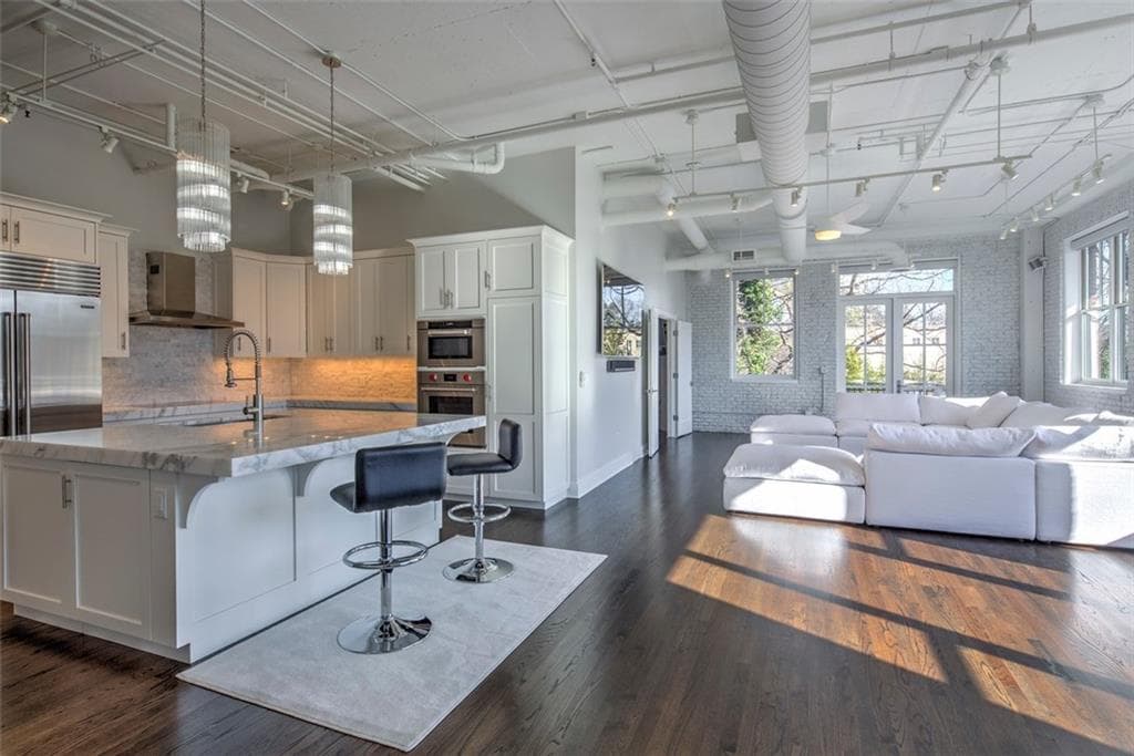 3 bedroom, 2,255 sq ft condominium sold at 3235 Roswell Road 511, Atlanta, GA 30305