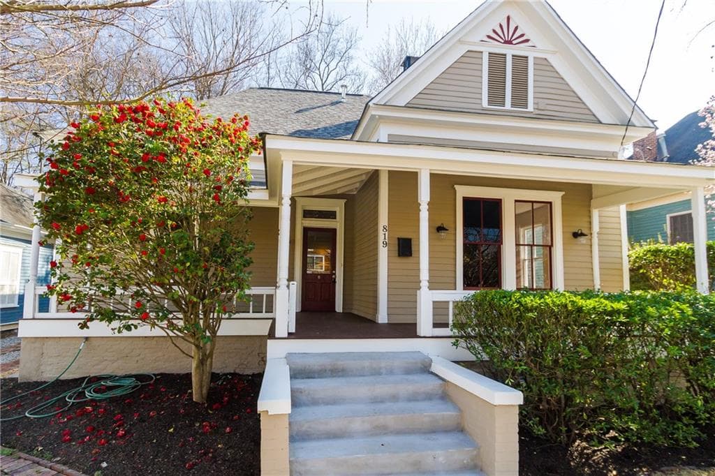 3 bedroom, 2,500 sq ft single family residence sold at 819 Lake Avenue, Atlanta, GA 30307