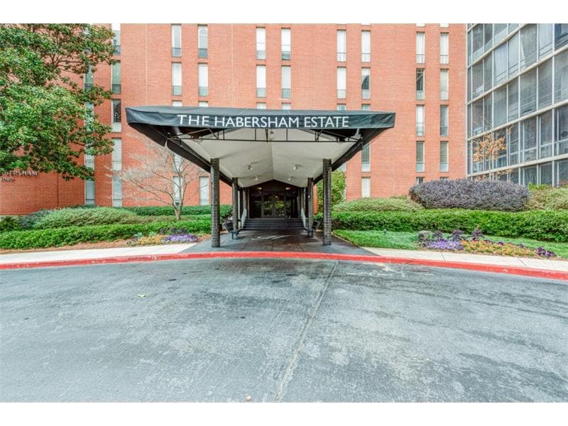 2 bedroom, 889 sq ft condominium sold at 3060 Pharr Court 313, Atlanta, GA 30305