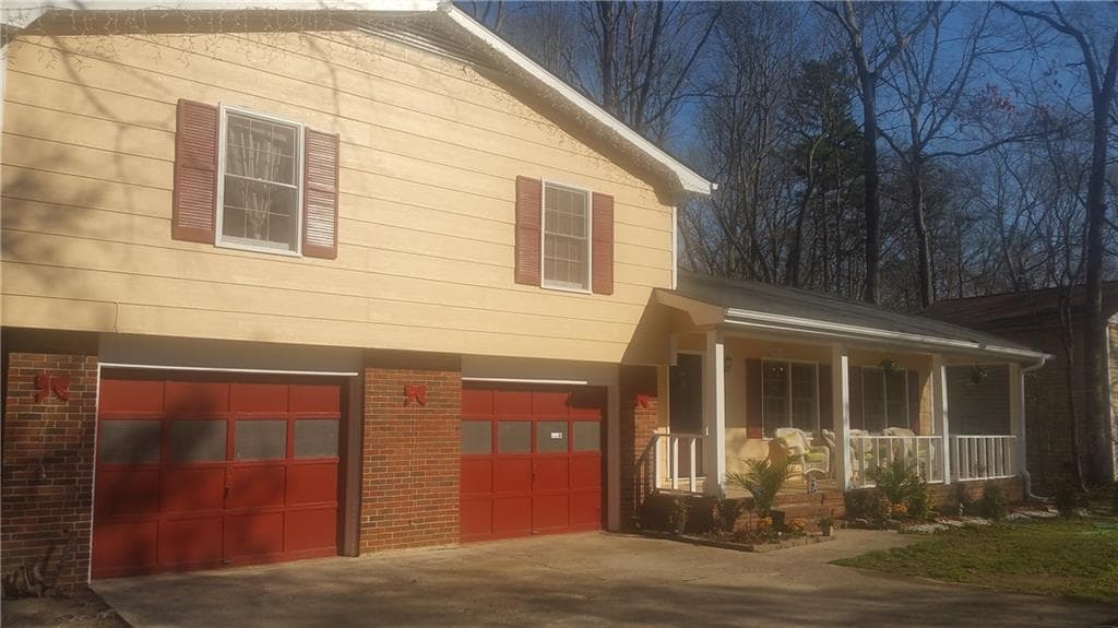3 bedroom, 1,633 sq ft single family residence sold at 1064 Oak Grove Circle, Lawrenceville, GA 30043