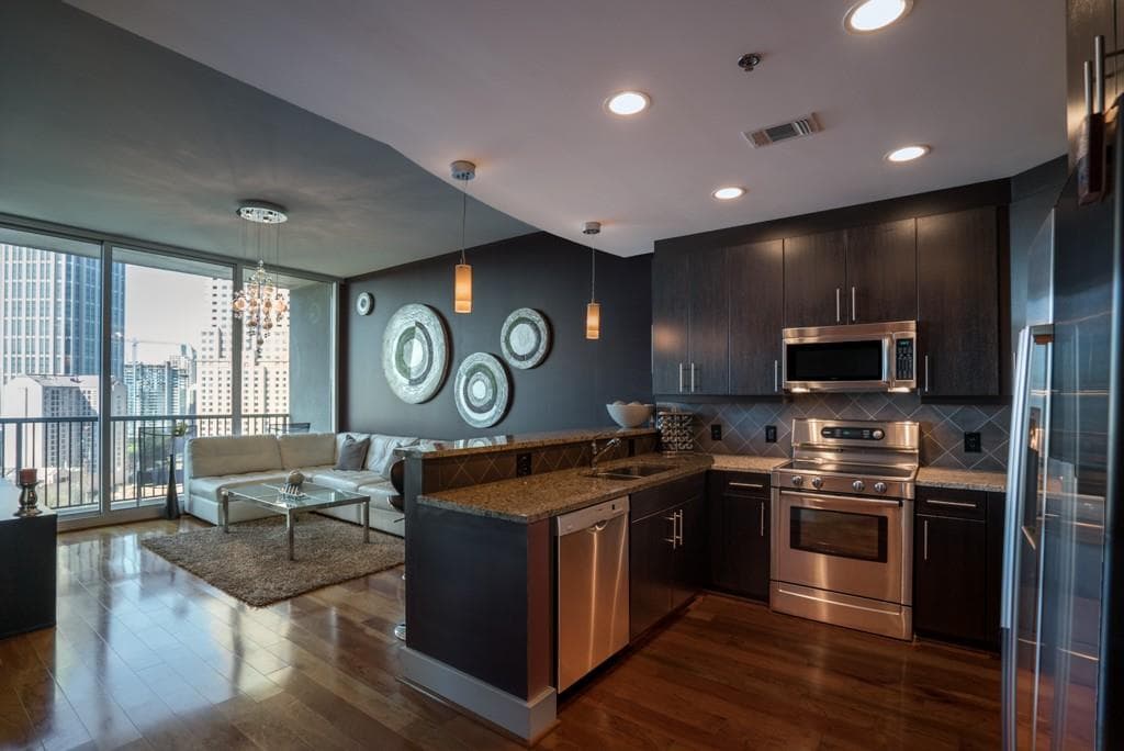 1 bedroom, 879 sq ft condominium sold at 1080 Peachtree Street 1216, Atlanta, GA 30309