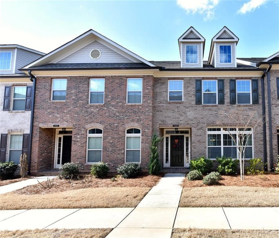 3 bedroom, 1,877 sq ft townhouse sold at 7985 Pierpoint Lane, Alpharetta, GA 30005