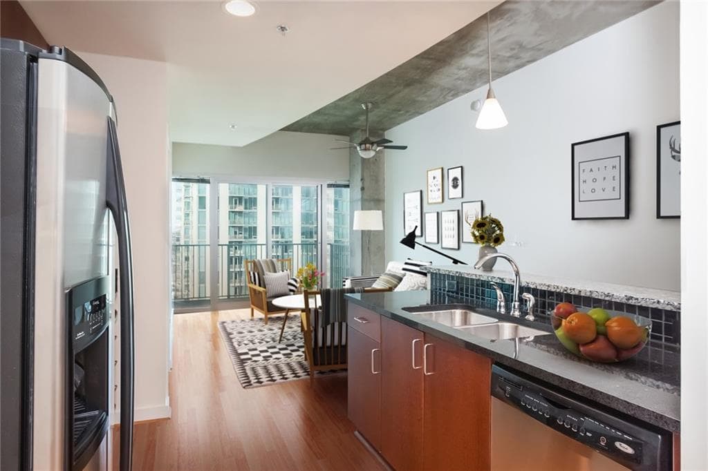 1 bedroom, 771 sq ft condominium sold at 250 Pharr Road 1706, Atlanta, GA 30305