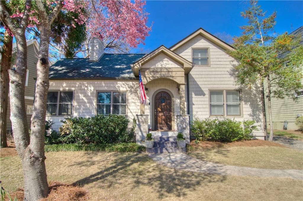 3 bedroom, 2,178 sq ft single family residence sold at 2878 Elliott Circle, Atlanta, GA 30305