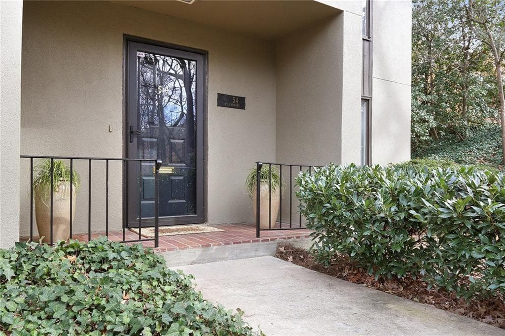 3 bedroom, 1,632 sq ft condominium sold at 54 Ivy Parkway, Atlanta, GA 30342