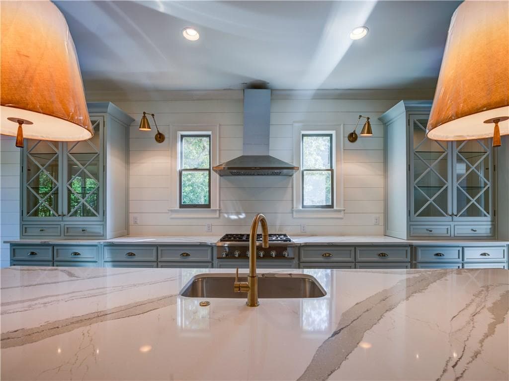 6 bedroom, 4,525 sq ft single family residence sold at 819 Longwood Drive, Atlanta, GA 30305