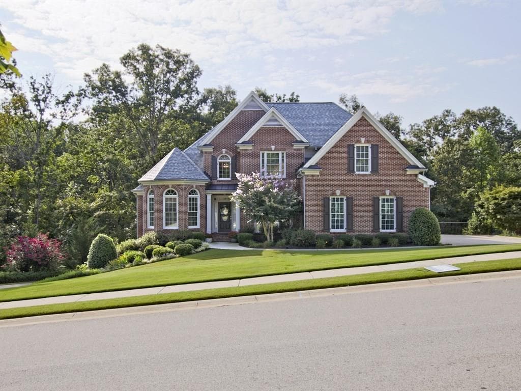 4 bedroom, 4,198 sq ft single family residence sold at 5157 Glen Forrest Drive, Flowery Branch, GA 30542