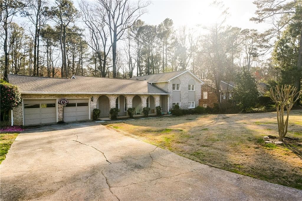 4352 Huntington Circle, Dunwoody, GA 30338 — most recent listing photo