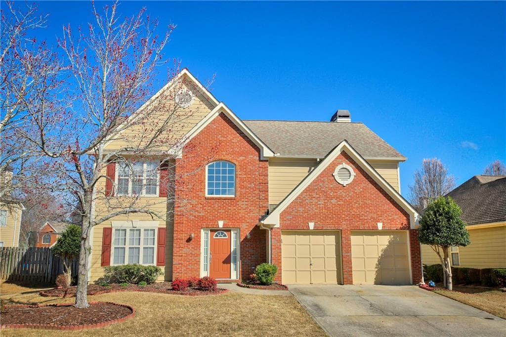 3 bedroom, 2,472 sq ft single family residence sold at 5015 Amber Leaf Drive, Roswell, GA 30076