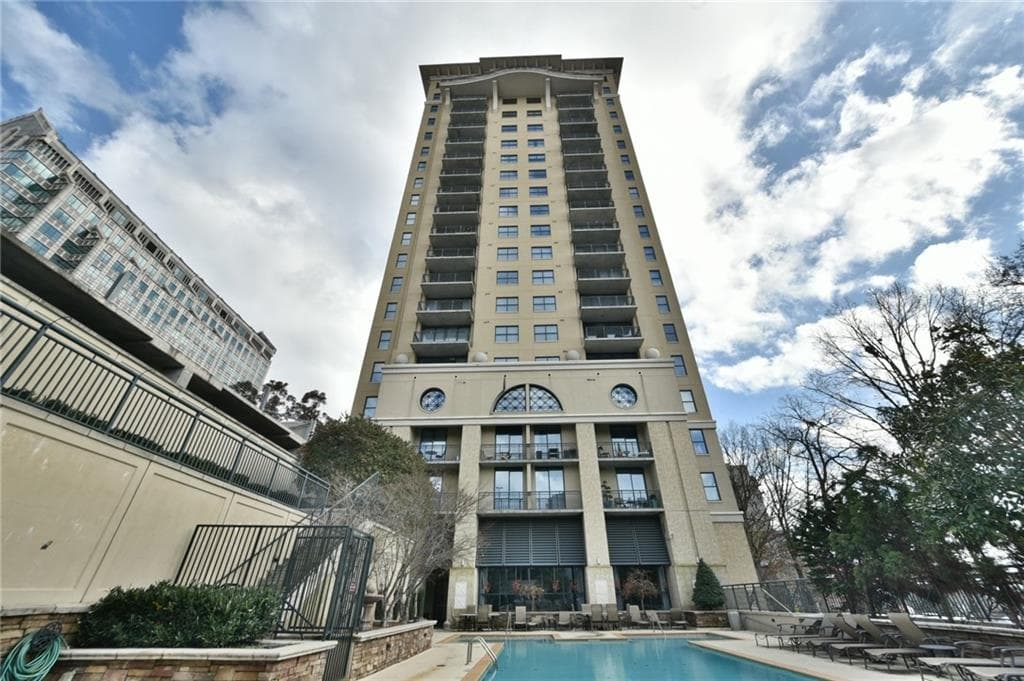 2 bedroom, 1,233 sq ft condominium sold at 3040 Peachtree Road 611, Atlanta, GA 30305