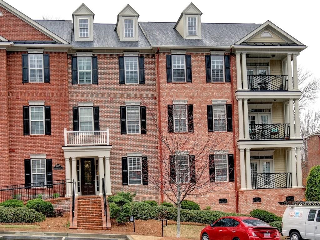 2 bedroom, 1,632 sq ft condominium sold at 4805 Ivy Ridge Drive 204, Atlanta, GA 30339