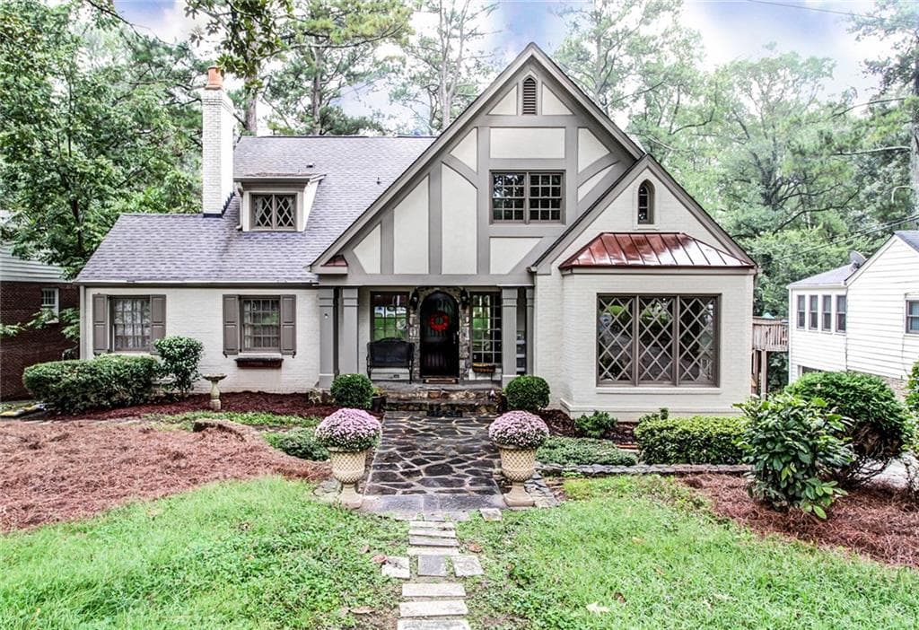 5 bedroom, 4,203 sq ft single family residence sold at 2977 Dale Drive, Atlanta, GA 30305